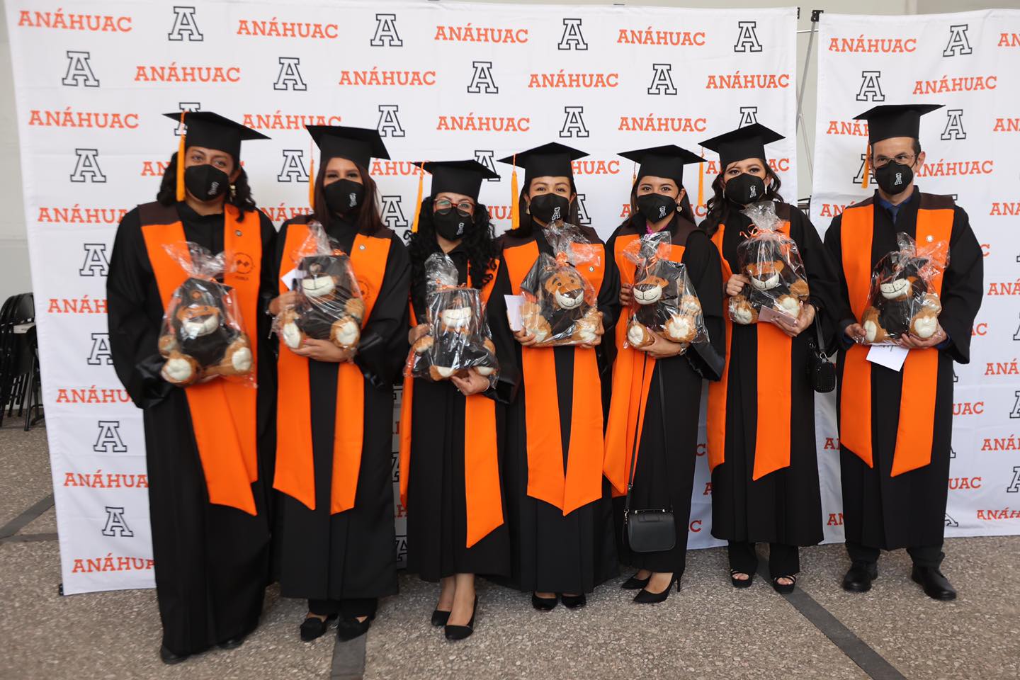 Después de dos años a la distancia Anáhuac Puebla celebra la Graduación